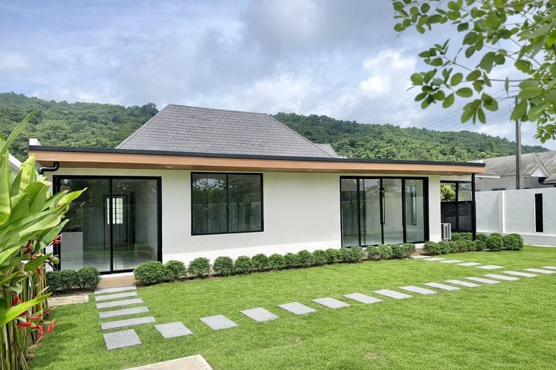 Corner house with a large green plot in Paklok area, Phuket