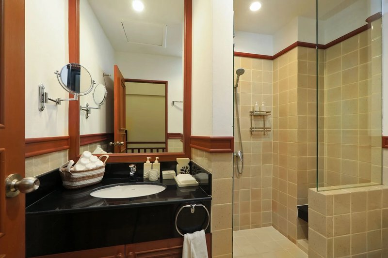 Two-storey villa with golf course view for rent in Bang Tao, Phuket