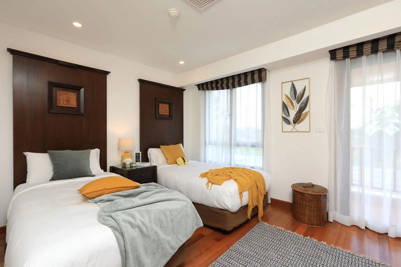 Two-storey villa with golf course view for rent in Bang Tao, Phuket