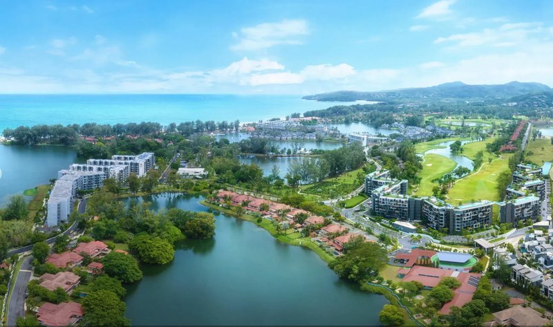 3 bedroom townhouse 5 minutes from Bang Tao Beach, Phuket in Laguna Park