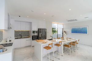 วิลล่าสองชั้นพร้อม 4 ห้องนอนและสระว่ายน้ำส่วนตัวในพื้นที่ของกะทู้,ภูเก็ต