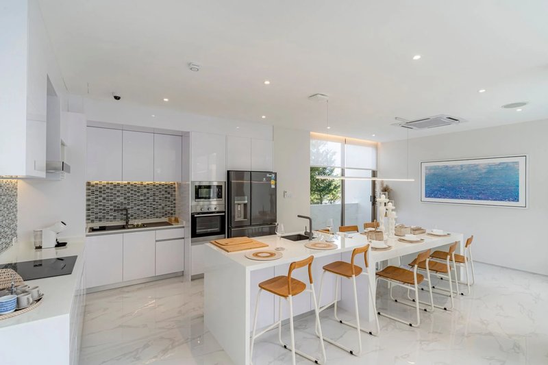 วิลล่าสองชั้นพร้อม 4 ห้องนอนและสระว่ายน้ำส่วนตัวในพื้นที่ของกะทู้,ภูเก็ต