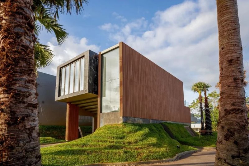 Two-storey 3 bedroom villa with swimming pool in Talang area, Phuket at The Victory