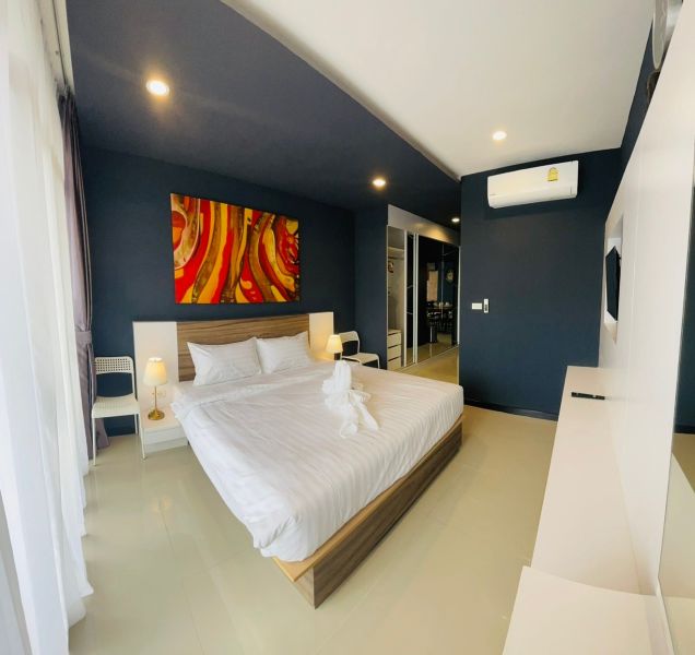 Nai Harn Beach Condo спальня